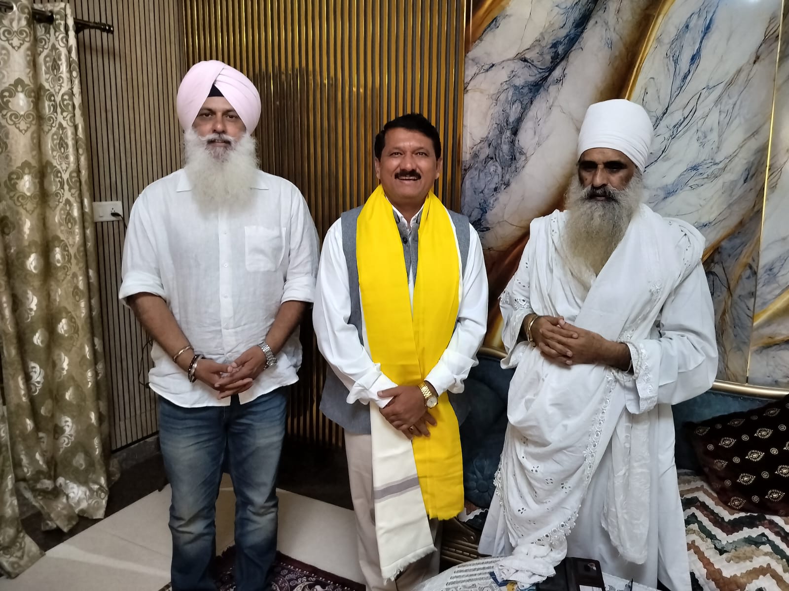 Congress leader Ravinder Dalvi met Sant Baba Pritpal Singh and discussed Punjab related issues